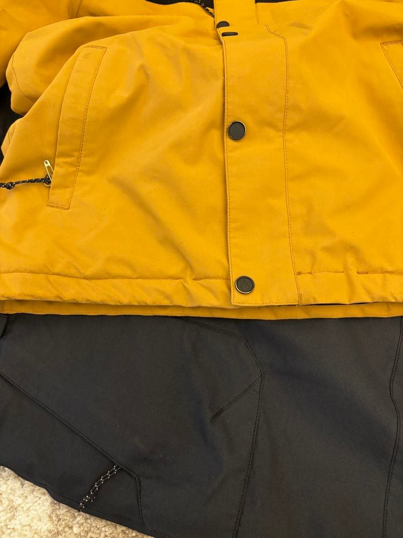 VOLCOM★スノーボードウェアセット150　プロテクターのおまけ付き