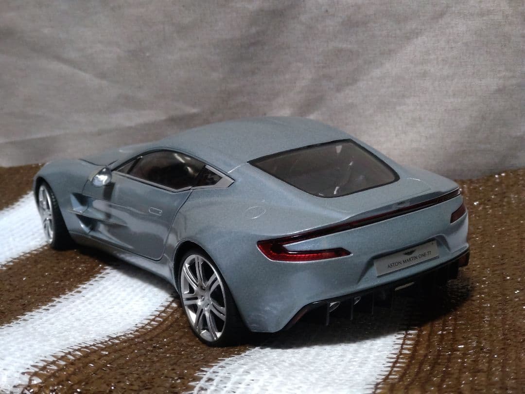 モンドモータース 1/18 アストンマーチン　　　One-77　ミニカー