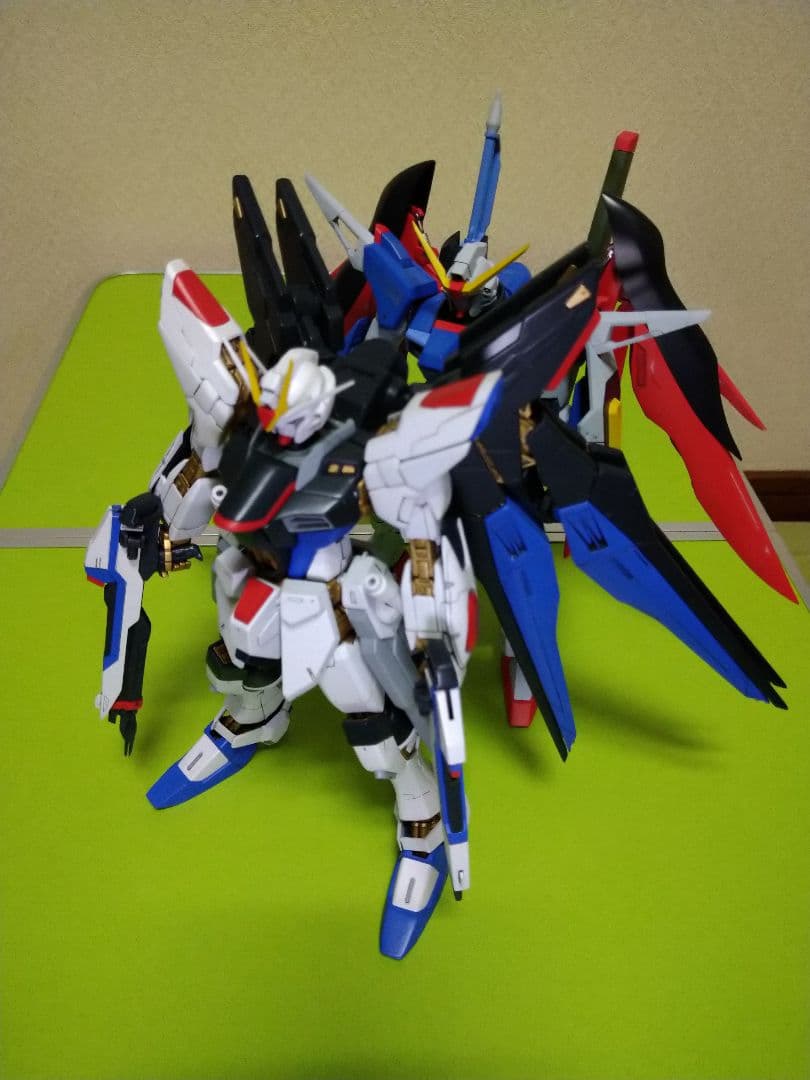 【オマケ付 全塗装済完成品】 MGストライクフリーダム デスティニー