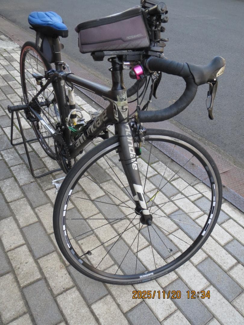 カーボン製ロードバイク　キャノンデール社製　シマノ20段変速　GPS付サイコン