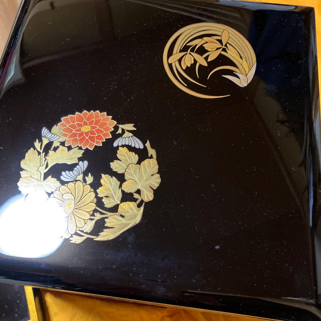 未使用・木箱入り　輪島塗　花の丸蒔絵　三段重