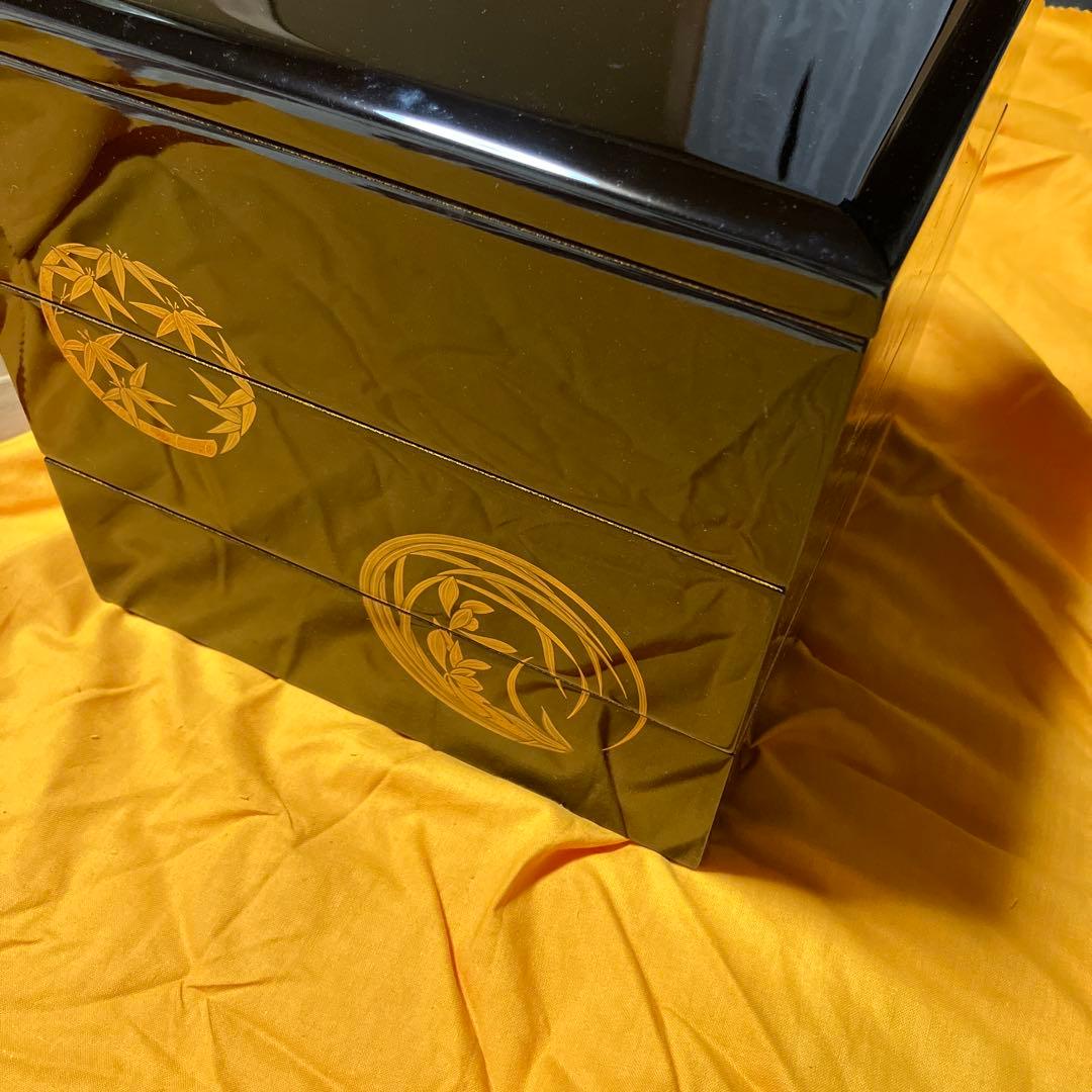 未使用・木箱入り　輪島塗　花の丸蒔絵　三段重