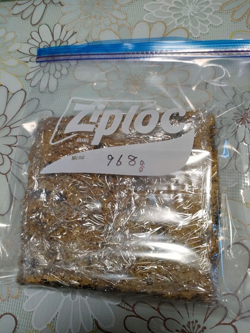 riviera808　日本ミツバチの巣蜜