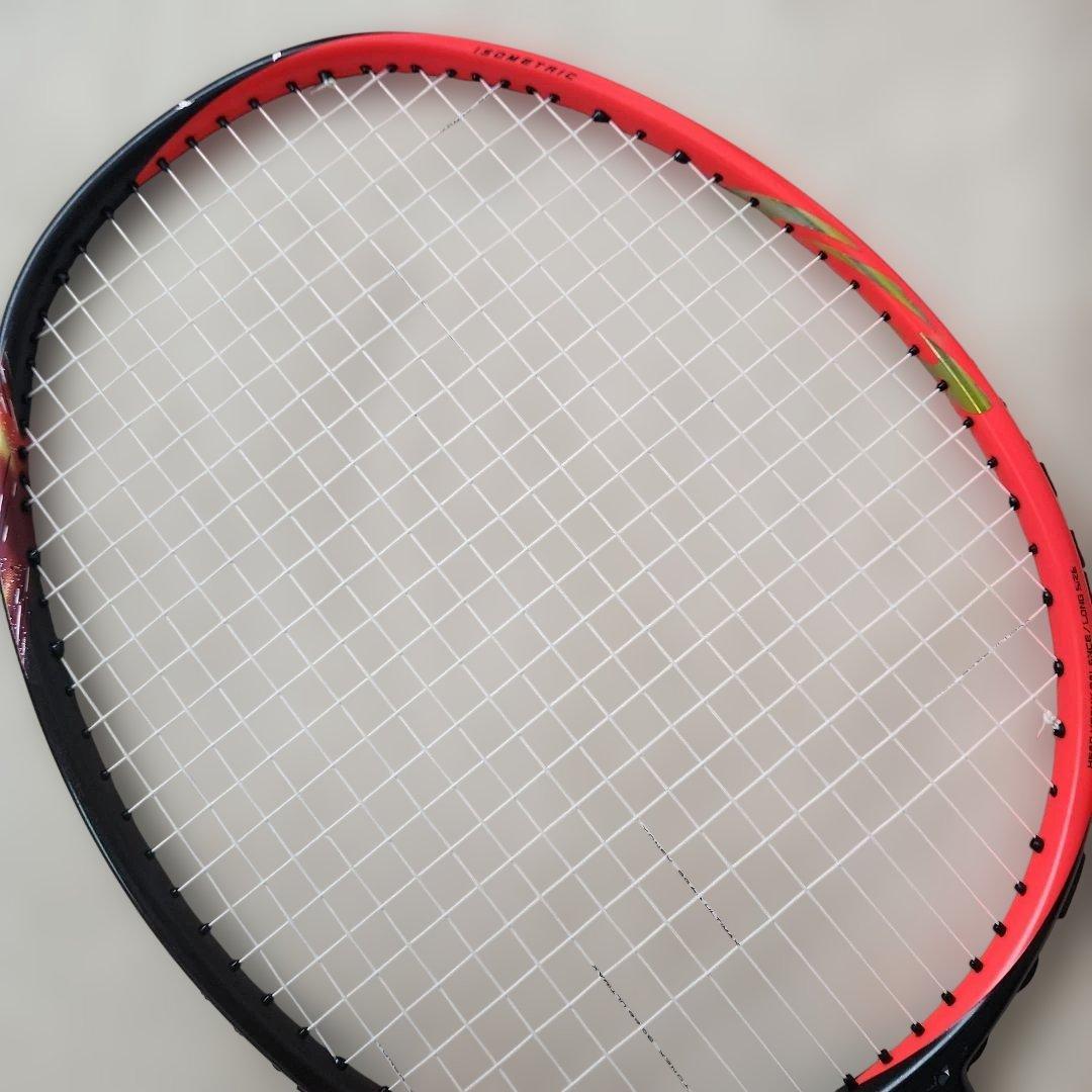 アストロクス77 バドミントンラケット 赤と黒