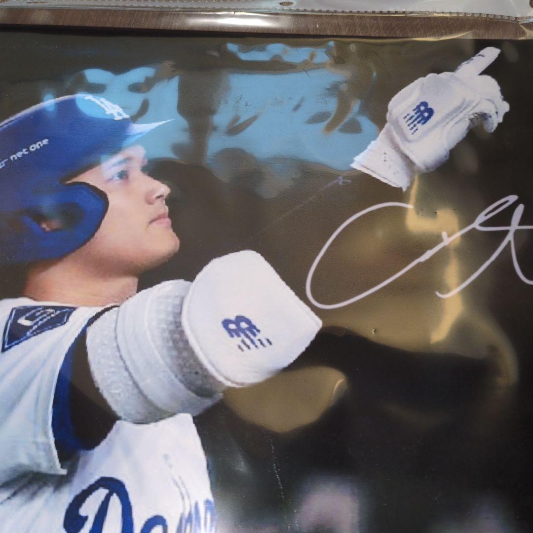 大谷翔平選手　直筆サイン入り　写真 　ドジャース　非売品　鑑定済み
