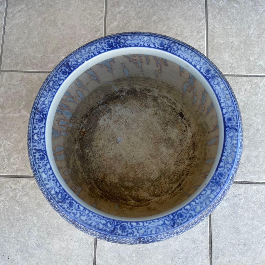 火鉢　陶器鉢　古民具　睡蓮鉢　金魚鉢　有田焼　花柄　伊万里焼 陰刻　染付