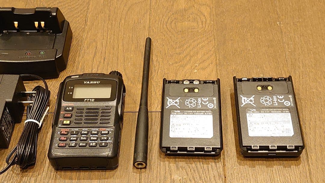 ヤエス FT1D ハンディ無線機 144/430MHz バッテリ（大小２個付）