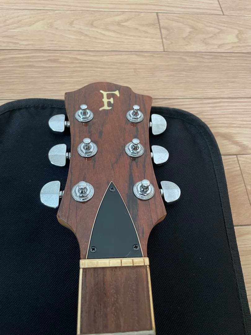 hideモデル フェルナンデス バーニー クリスタル アクリル モッキンバード