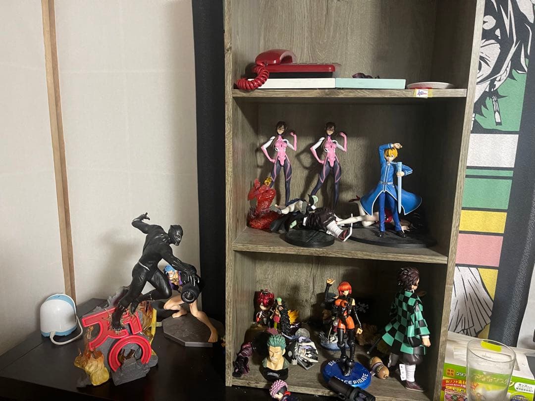 アニメとマーベルのフィギュア詰め合わせ