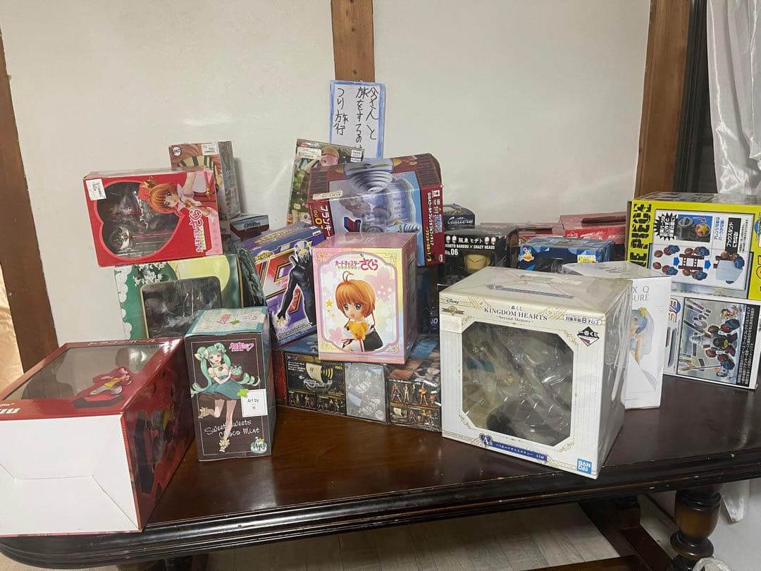 アニメとマーベルのフィギュア詰め合わせ