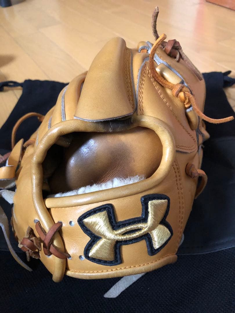 アンダーアーマー　硬式　投手用グラブ