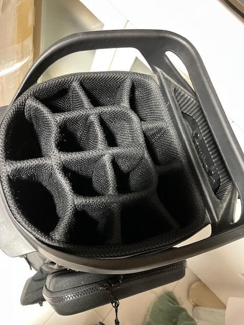 美品　オジオ　ＯＧＩＯ　コンボイ　カーキ　キャディバッグ ポケット付き