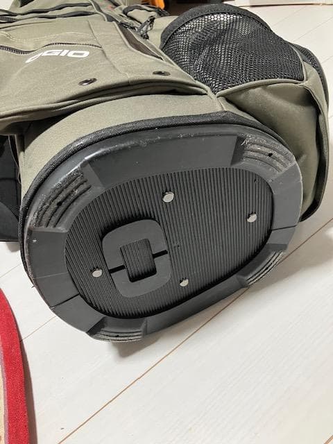 美品　オジオ　ＯＧＩＯ　コンボイ　カーキ　キャディバッグ ポケット付き