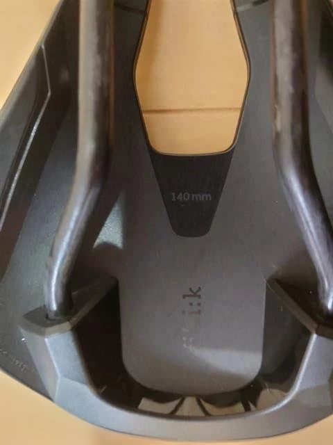 フィジーク　ARGO　VENTO　R1　 サドル 140mm ②