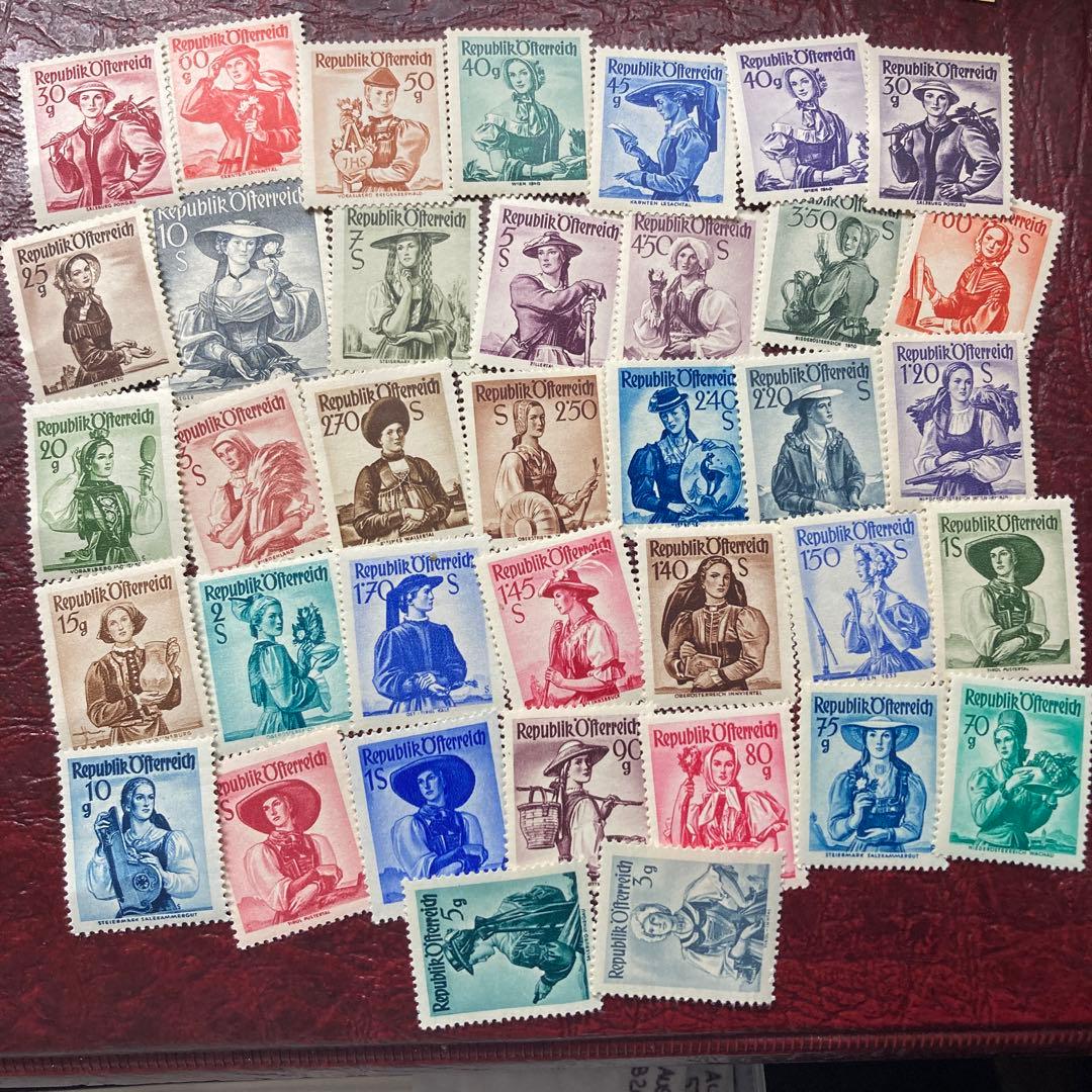 72748特売現品限　ほぼ美ヴィンテージ　オーストリア発行コスチューム37種揃