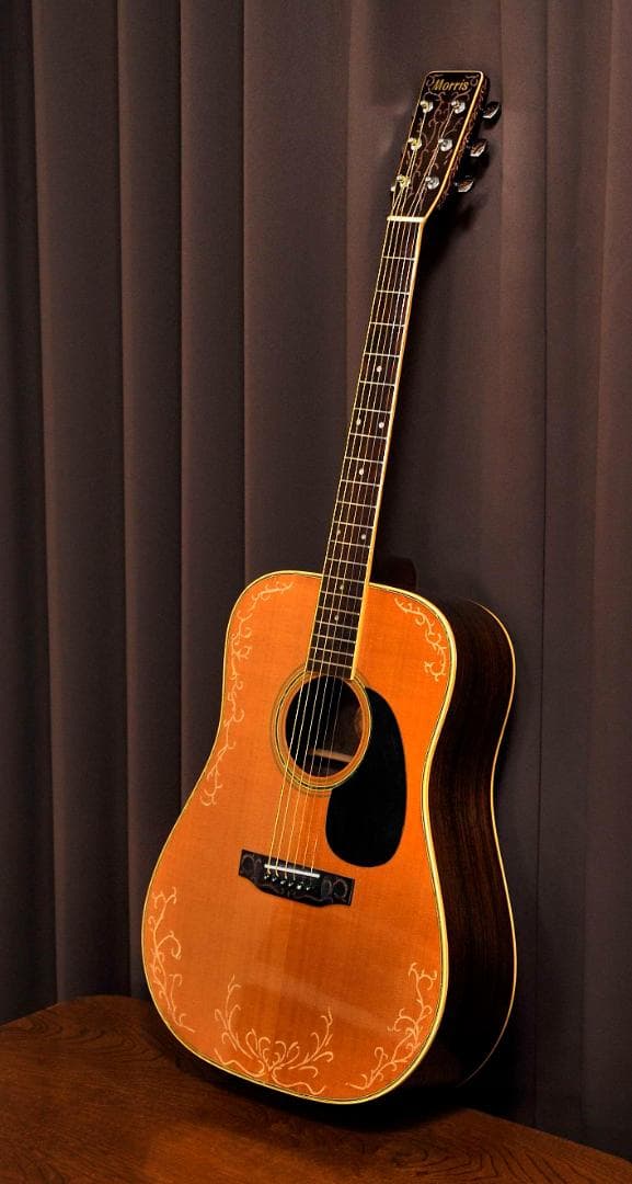 ★MORRIS Wシリーズ　ストリートミュージシャンに贈る舞台【彫刻装飾ギター】