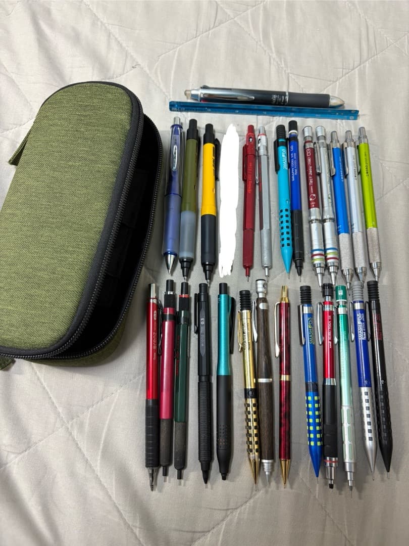 シャーペンまとめ売りとしーさーの筆箱