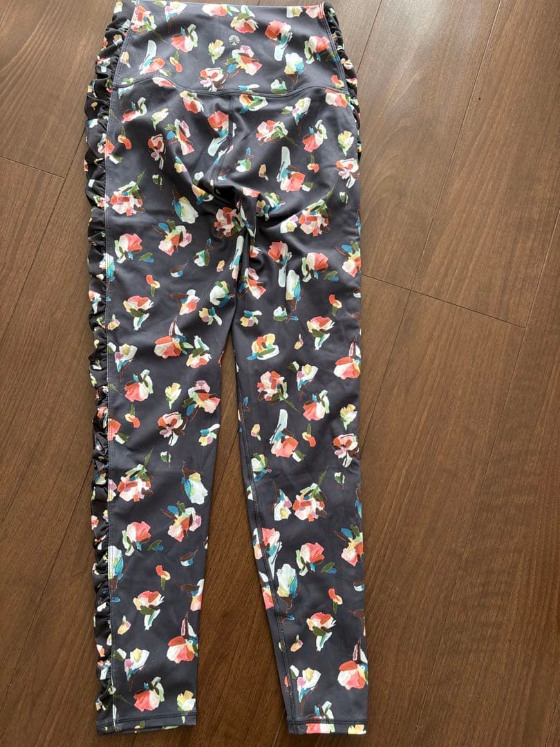 【SUKALA】スカーラ ローズプリントレギンス 新品タグ付き