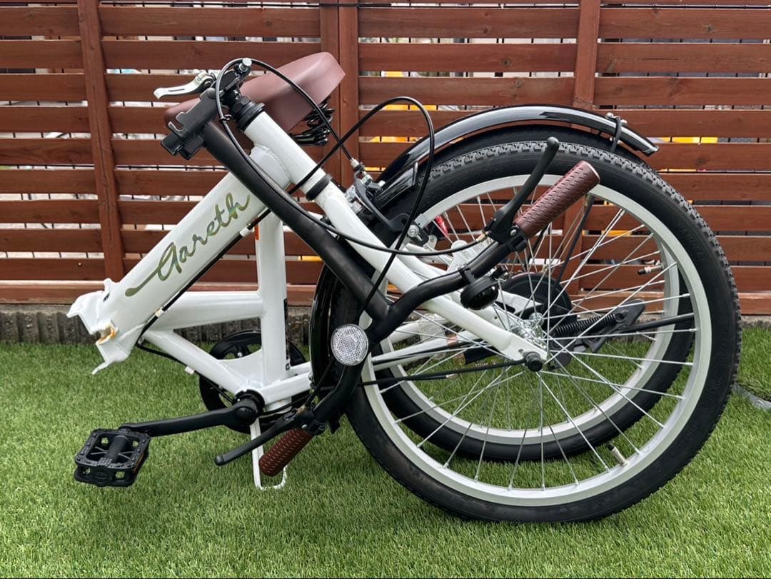 2025年　新品同様　折り畳み自転車　白　ホワイト　綺麗　美品　車載可能　大阪