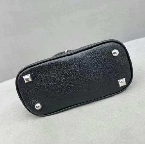 新品 未使用 ブラック ミニサイズ ハンドバッグ