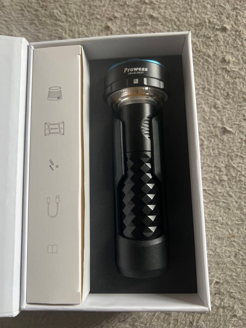 Olight Prowess EDC懐中電灯