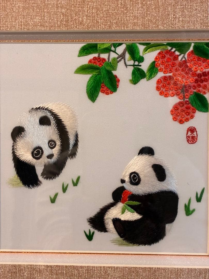 【極美品】中国四大刺繍 広東刺繍（広州工美）パンダ 額装 出品証書・箱付き