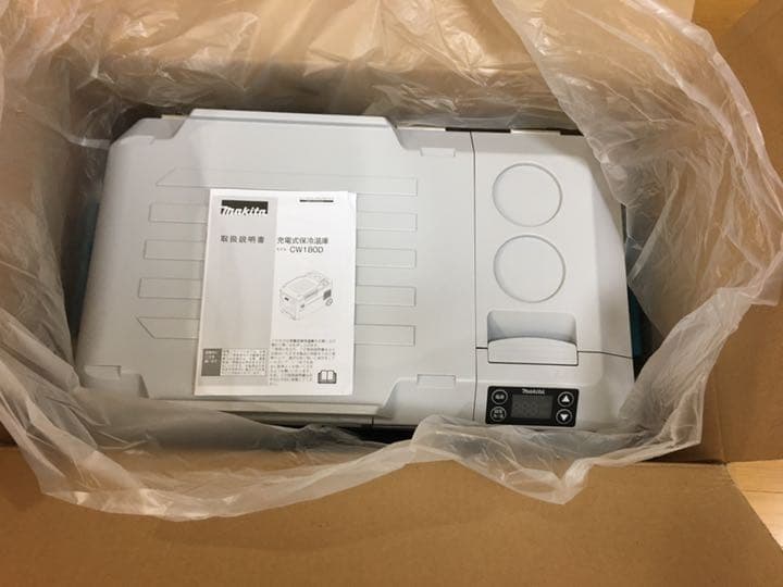 マキタ クーラーボックス　充電式保冷温庫 CW180DZ 送料込み