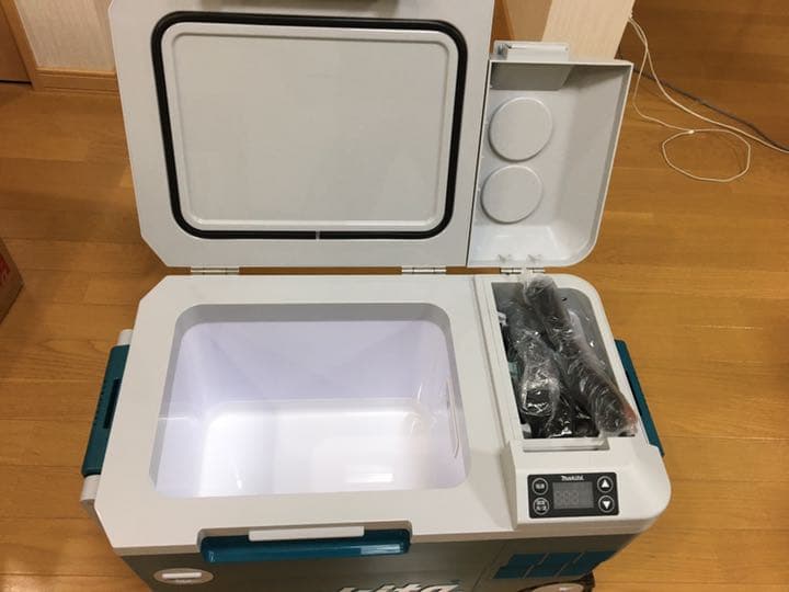 マキタ クーラーボックス　充電式保冷温庫 CW180DZ 送料込み