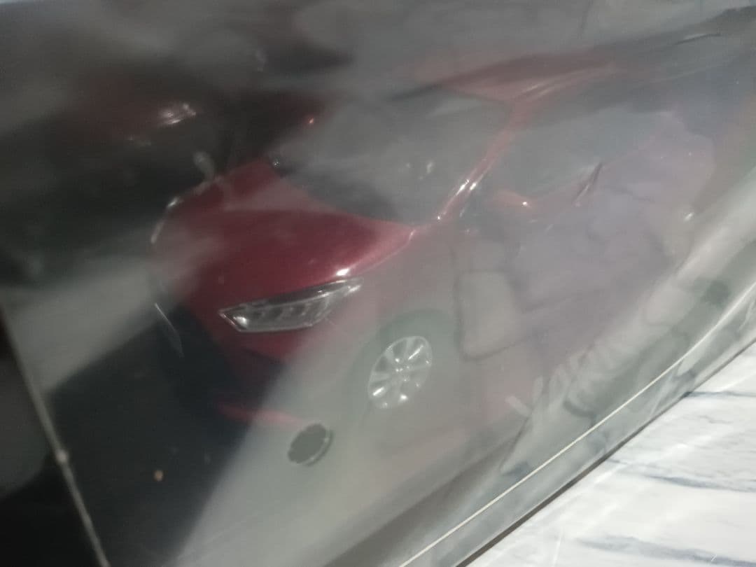 1/30 トヨタ　ヤリス　カラーサンプル　ミニカー　センシュアルレッドマイカ