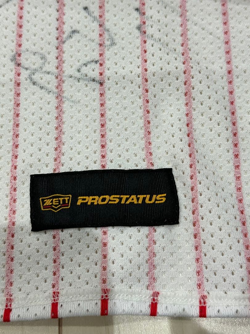 ヤクルトスワローズの小川選手 直筆前後サイン入り ユニフォーム