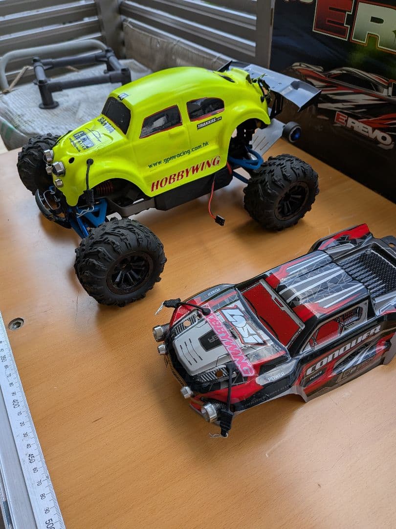 トラクサスEレボ1/１６ 更に変更しました。ボデーは、1台を、選択して下さい。