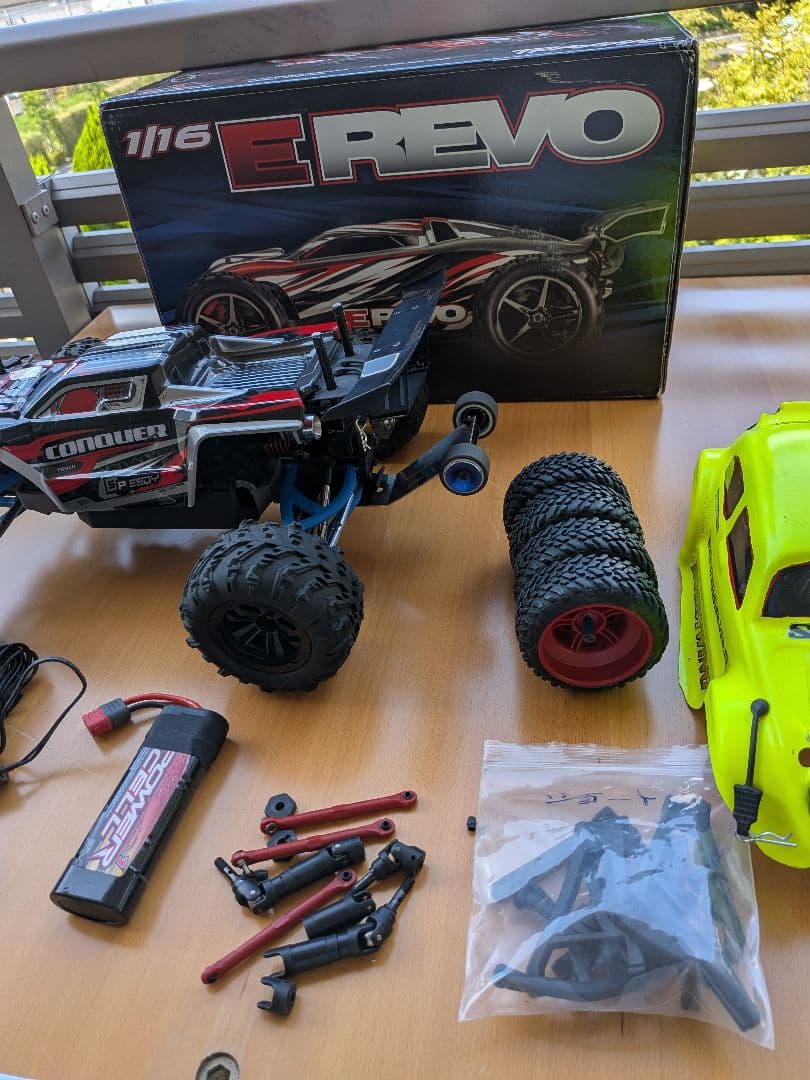 トラクサスEレボ1/１６ 更に変更しました。ボデーは、1台を、選択して下さい。