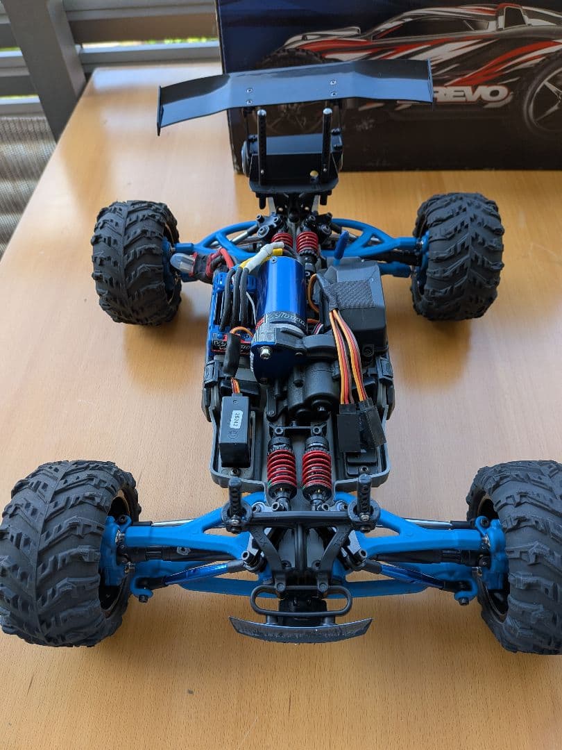 トラクサスEレボ1/１６ 更に変更しました。ボデーは、1台を、選択して下さい。