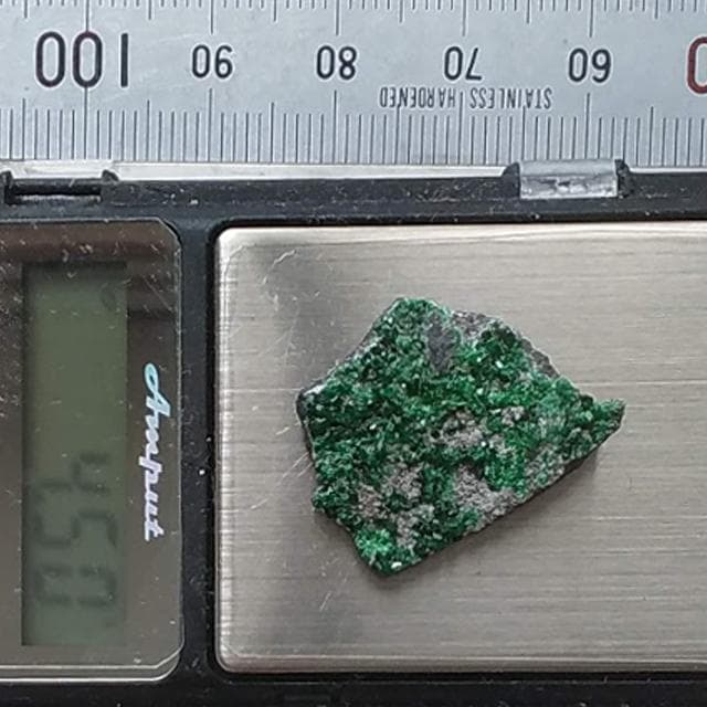 4.5g　ウバロバイト　鉱物標本　グリーンガーネット　美品　ガーネット