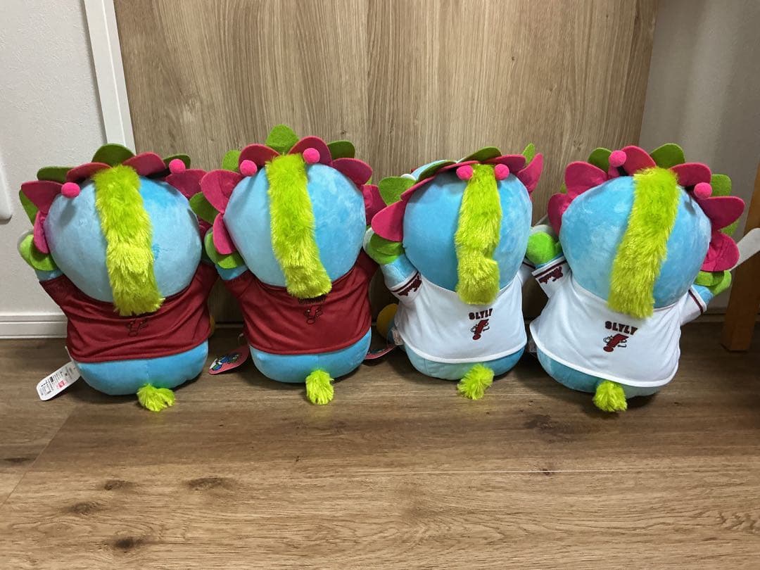 【送料無料・新品・4体セット】スライリーBIGぬいぐるみ〜ウインク〜 カープ