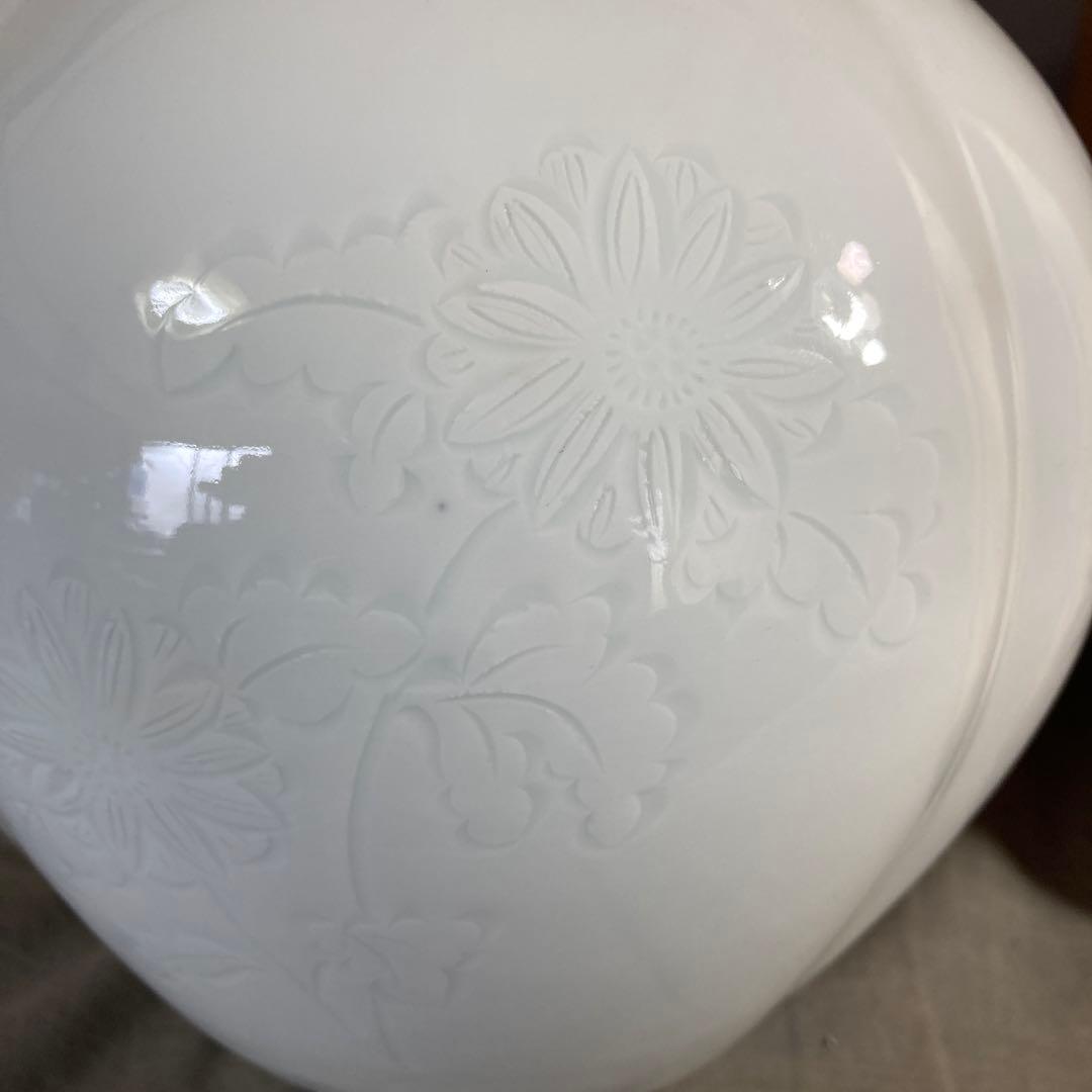 【奥川俊右衛門】白磁の伝統　日本の銘窯　奥川俊右衛門作　白磁花彫文　花瓶