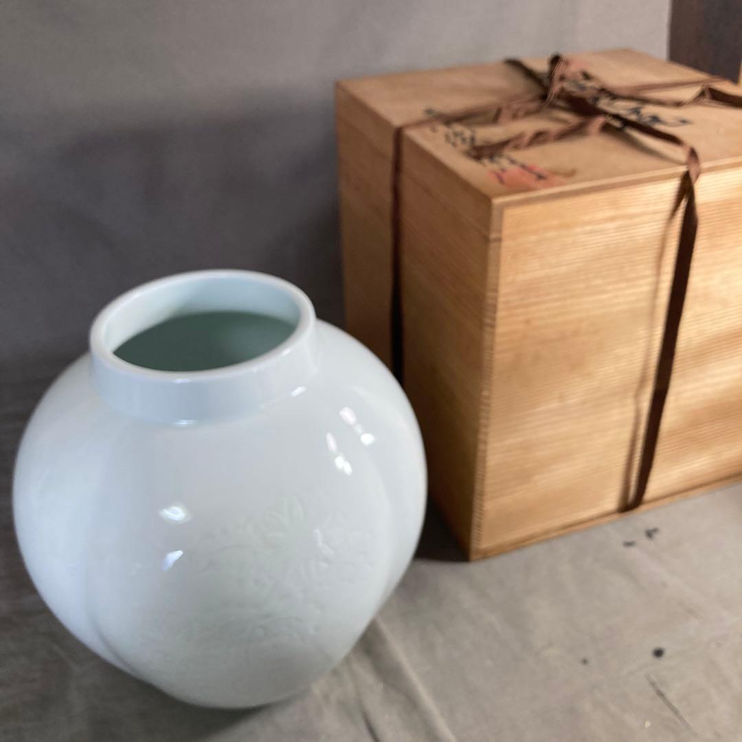 【奥川俊右衛門】白磁の伝統　日本の銘窯　奥川俊右衛門作　白磁花彫文　花瓶