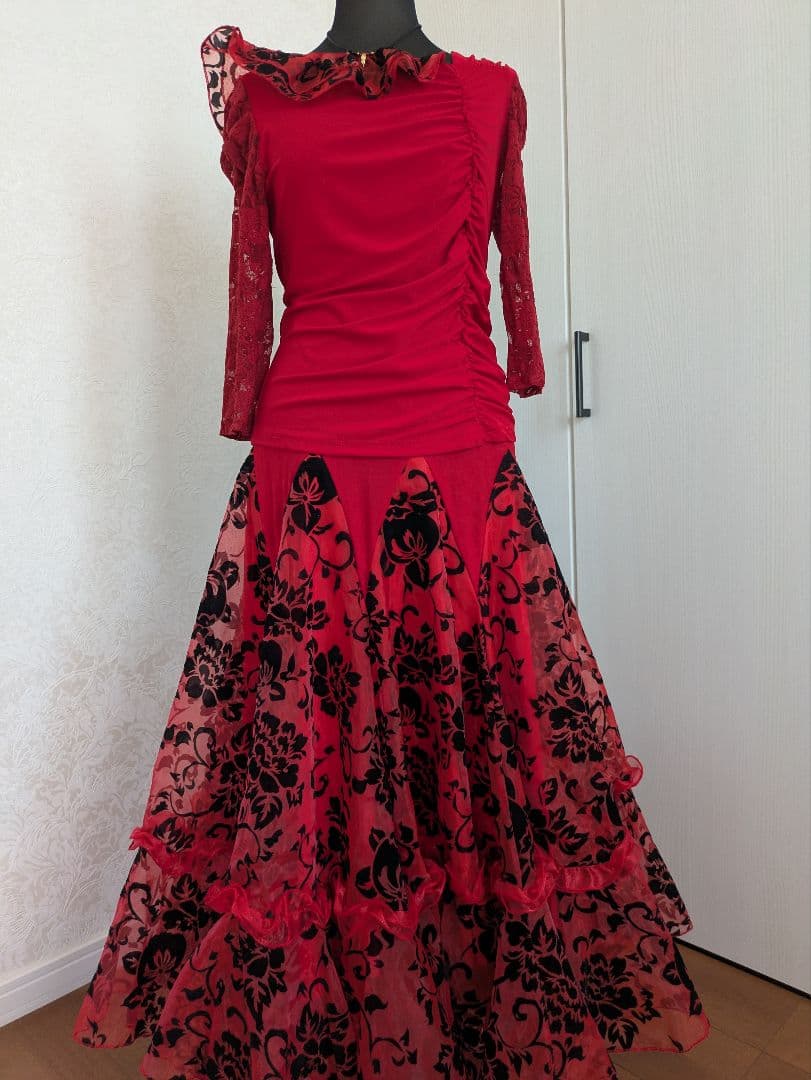 ♡レイリーナ♡ 社交ダンス用赤ドレス フリル付き　セットアップ　Mサイズ