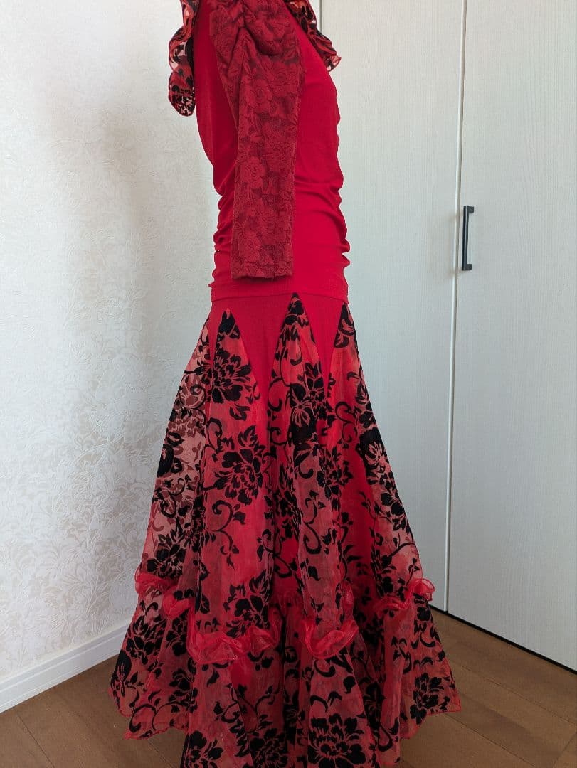 ♡レイリーナ♡ 社交ダンス用赤ドレス フリル付き　セットアップ　Mサイズ