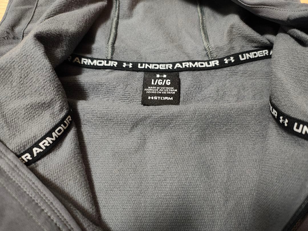 【新品未使用】アンダーアーマー　ウィンドブレーカー　グレー　L