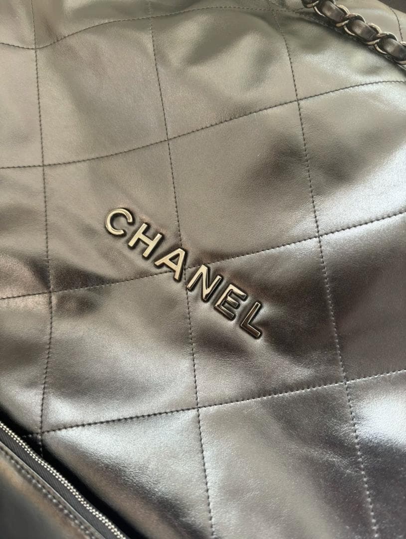 CHANEL 22 ミディアムハンドバッグ ブラック