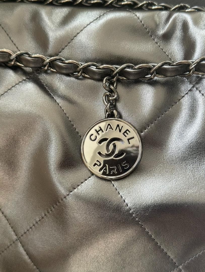 CHANEL 22 ミディアムハンドバッグ ブラック