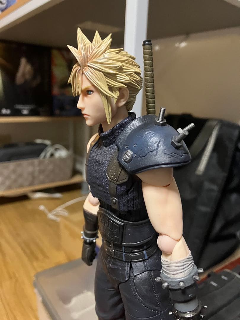 ファイナルファンタジーVII リメイク PLAY ARTSクラウド ver2