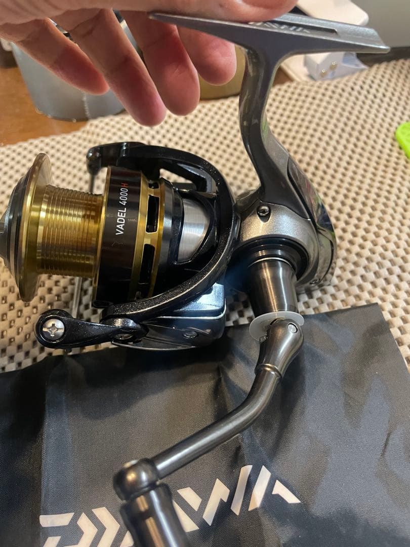 M ダイワ　VADEL 4000H スピニングリール