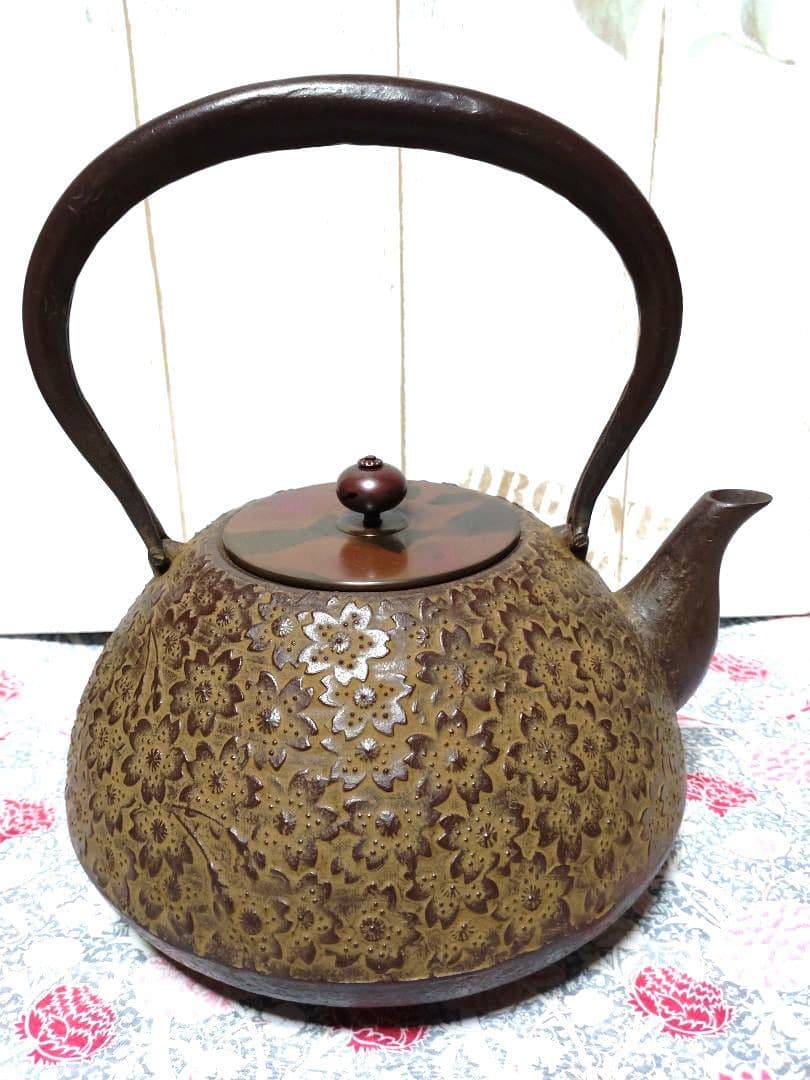 新品未使用品　南部鉄瓶　幸工芸　【佐藤勝久】桜模様