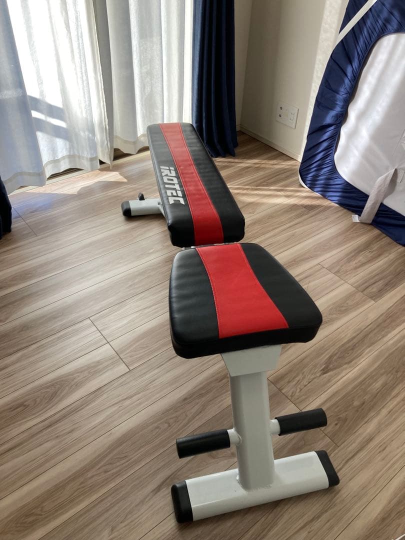 iROTEC 調整可能トレーニングベンチ 黒/赤