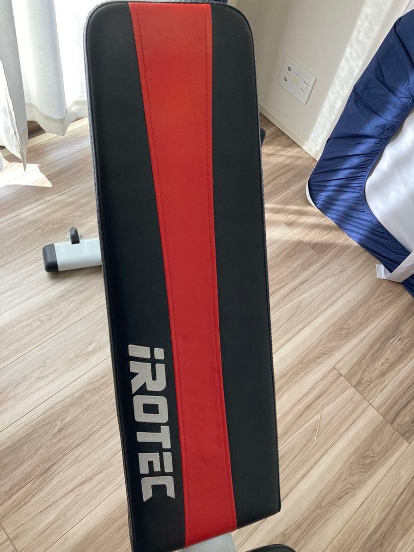 iROTEC 調整可能トレーニングベンチ 黒/赤