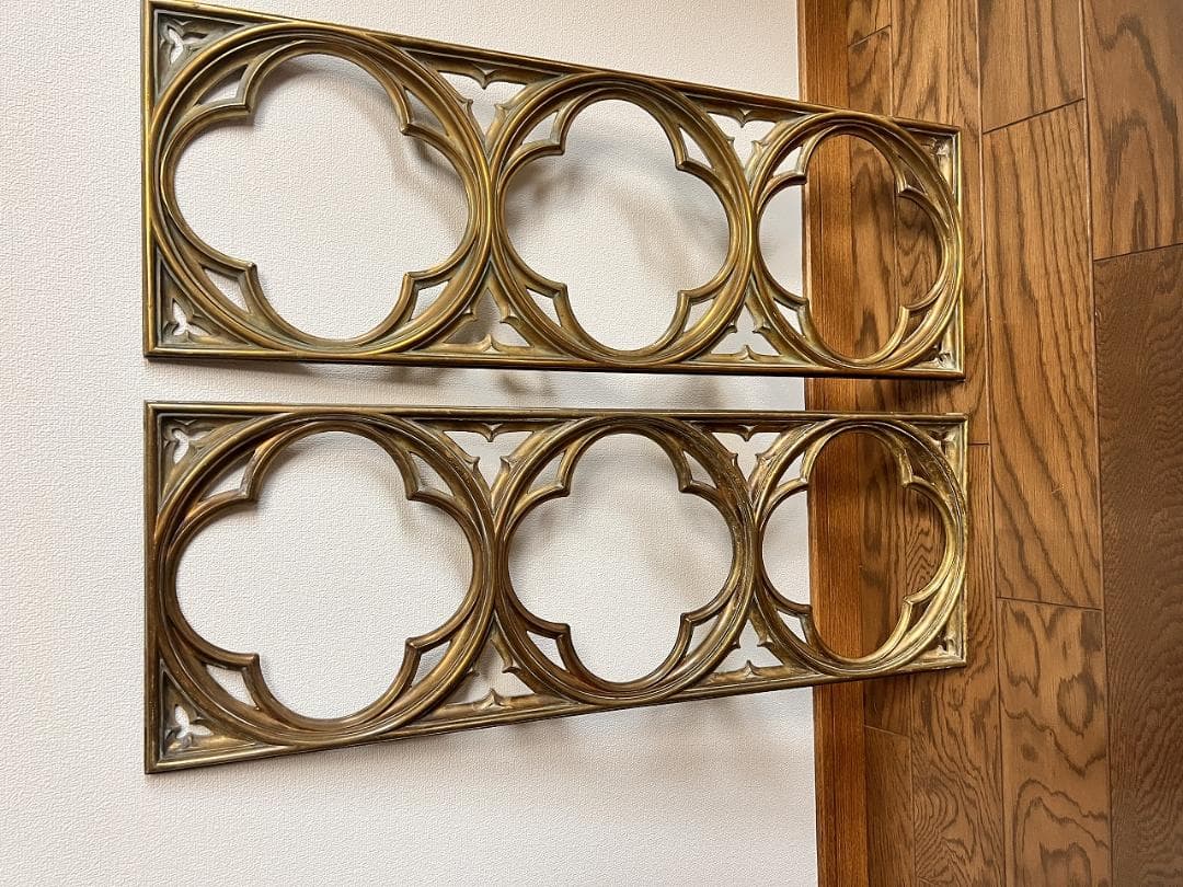 アーキテクチュラル・サルベージ 真鍮の飾り２個セット　窓飾