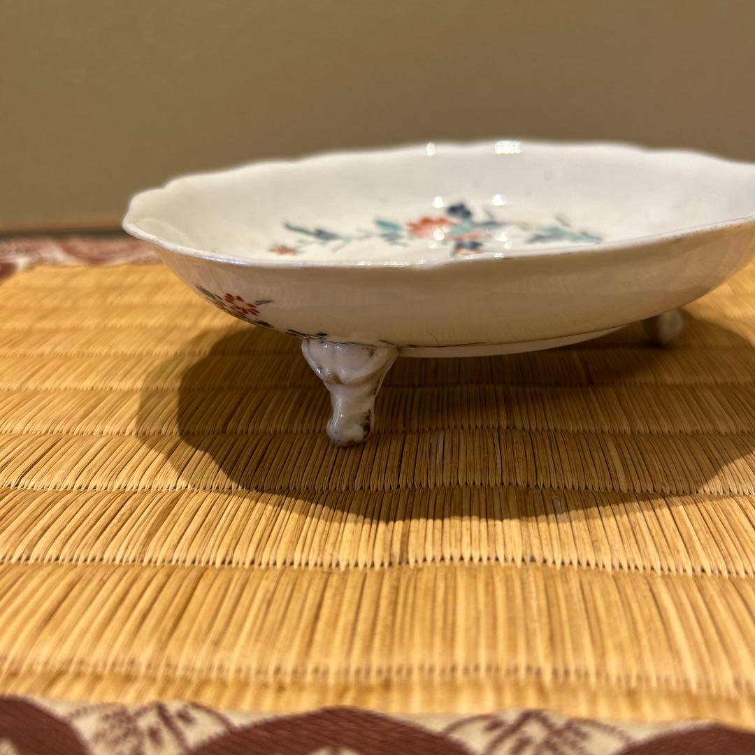 脚付き花陶器皿