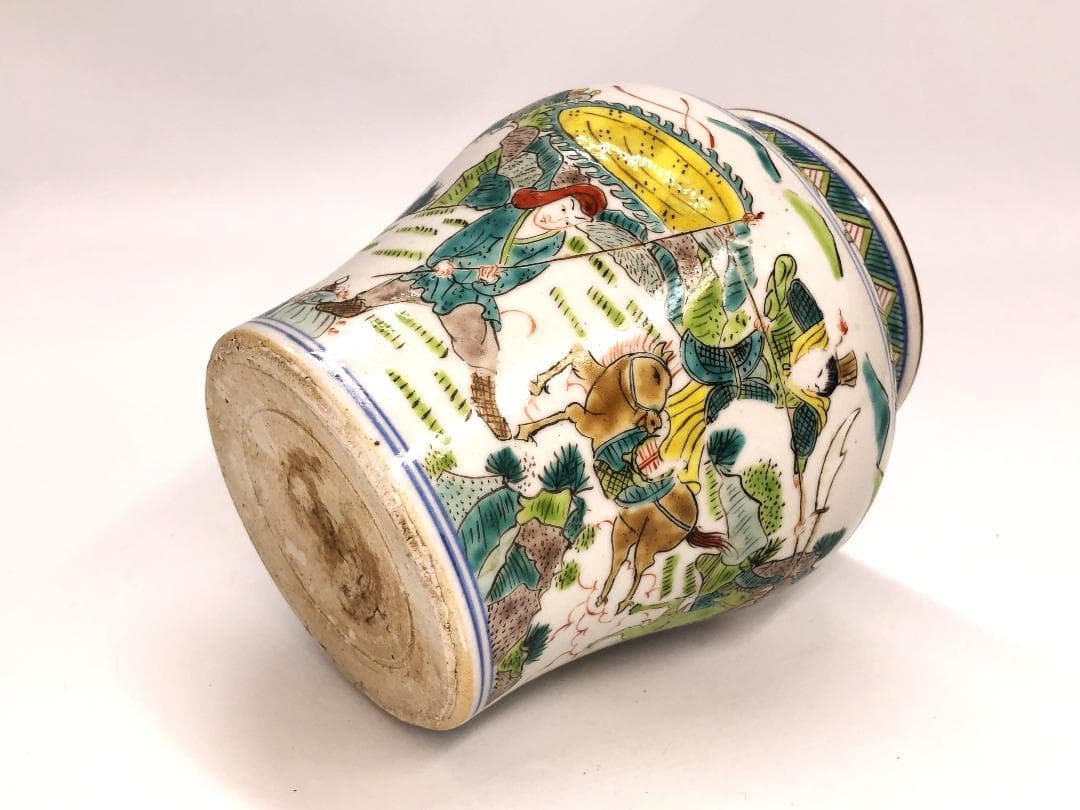 【 大清雍正年製小壺 】　五彩粉彩　騎馬合戦図